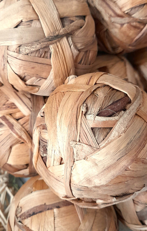 Natural water hyacinth ball